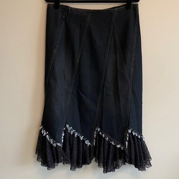 Chic Black Floral Embroidered Skirt - Picture 5 of 11